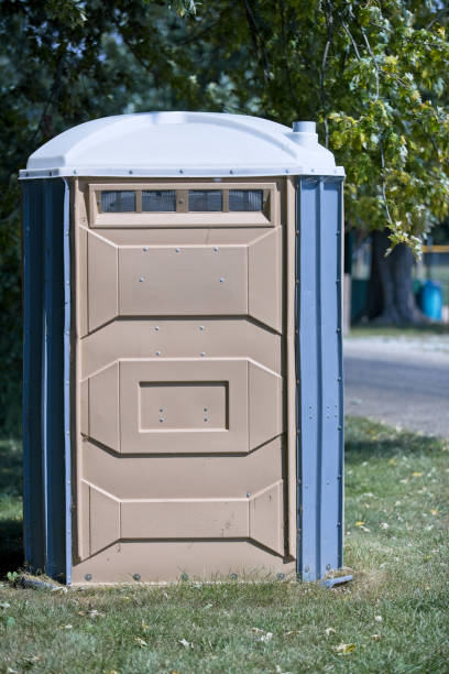 Best Portable restroom trailer rental  in Freeport, FL